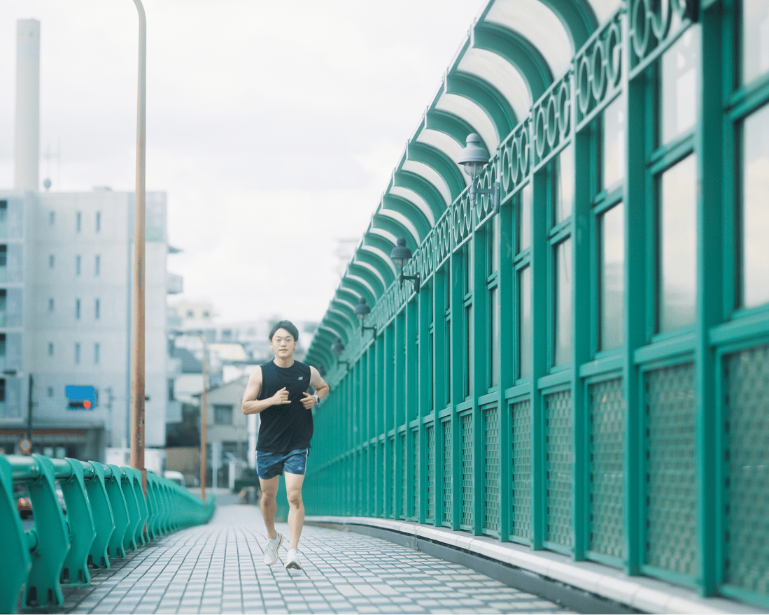 おばたのお兄さん 坂道をランニングする姿