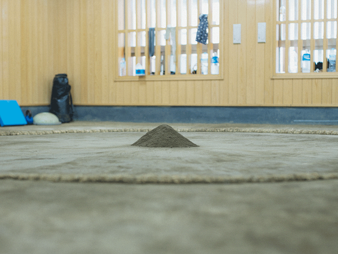 稽古場にある土俵。